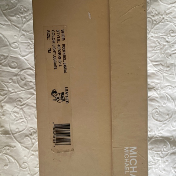 Michael Kors beige leather studded pumps 7 - Picture 5 of 5